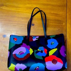 Kate Spade New York

MOLLY FLORAL COLLAGE LARGE TOTE